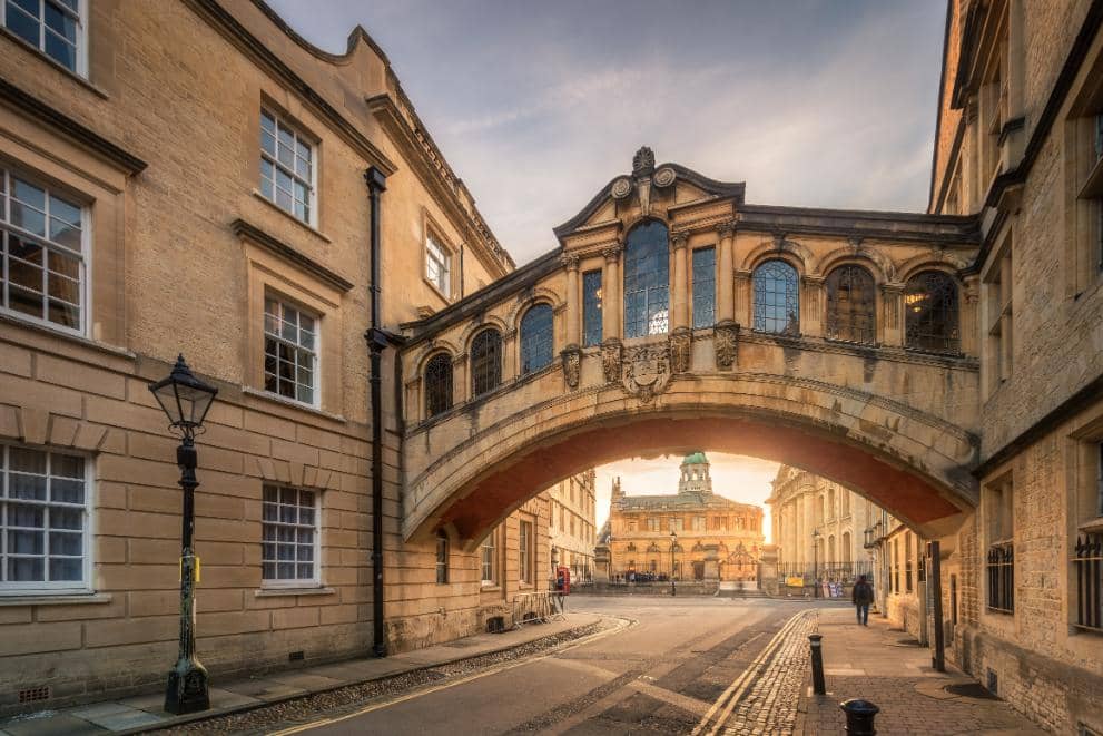A beautiful and iconic bridge in Oxford city centre at sunset, the ideal summer school location