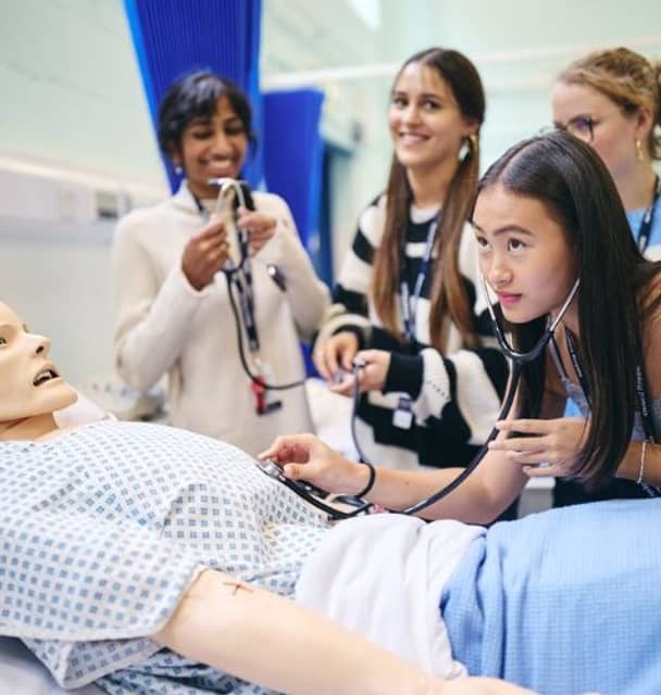 Explore Medicine Summer Course in Oxford Ages 12–15