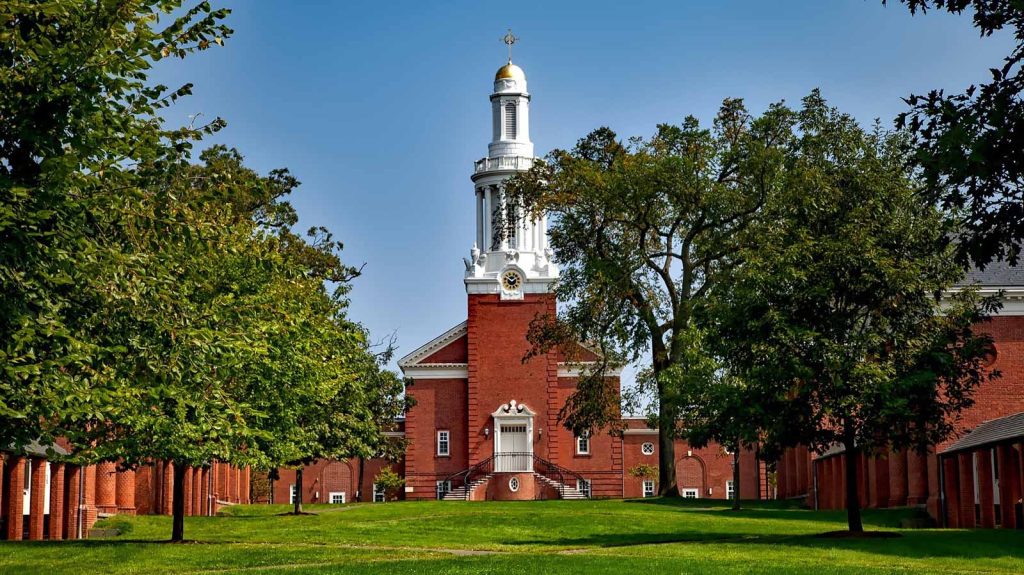 A red brick building on campus at Yale University, a top USA summer school host venue