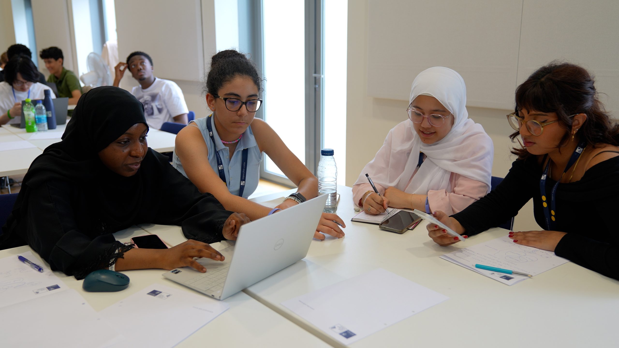 Oxford Saïd Teen Technology and Innovation Summer Academy hero background